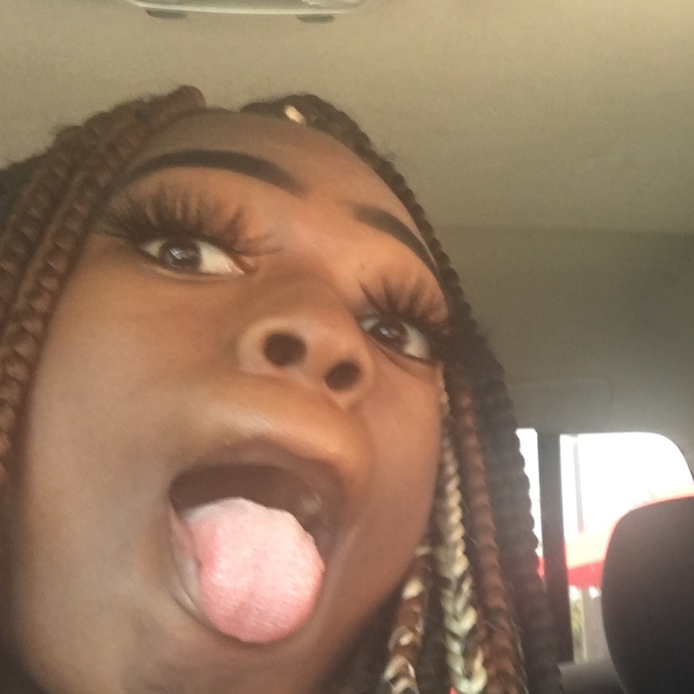 Meet your Posher, Shaniah